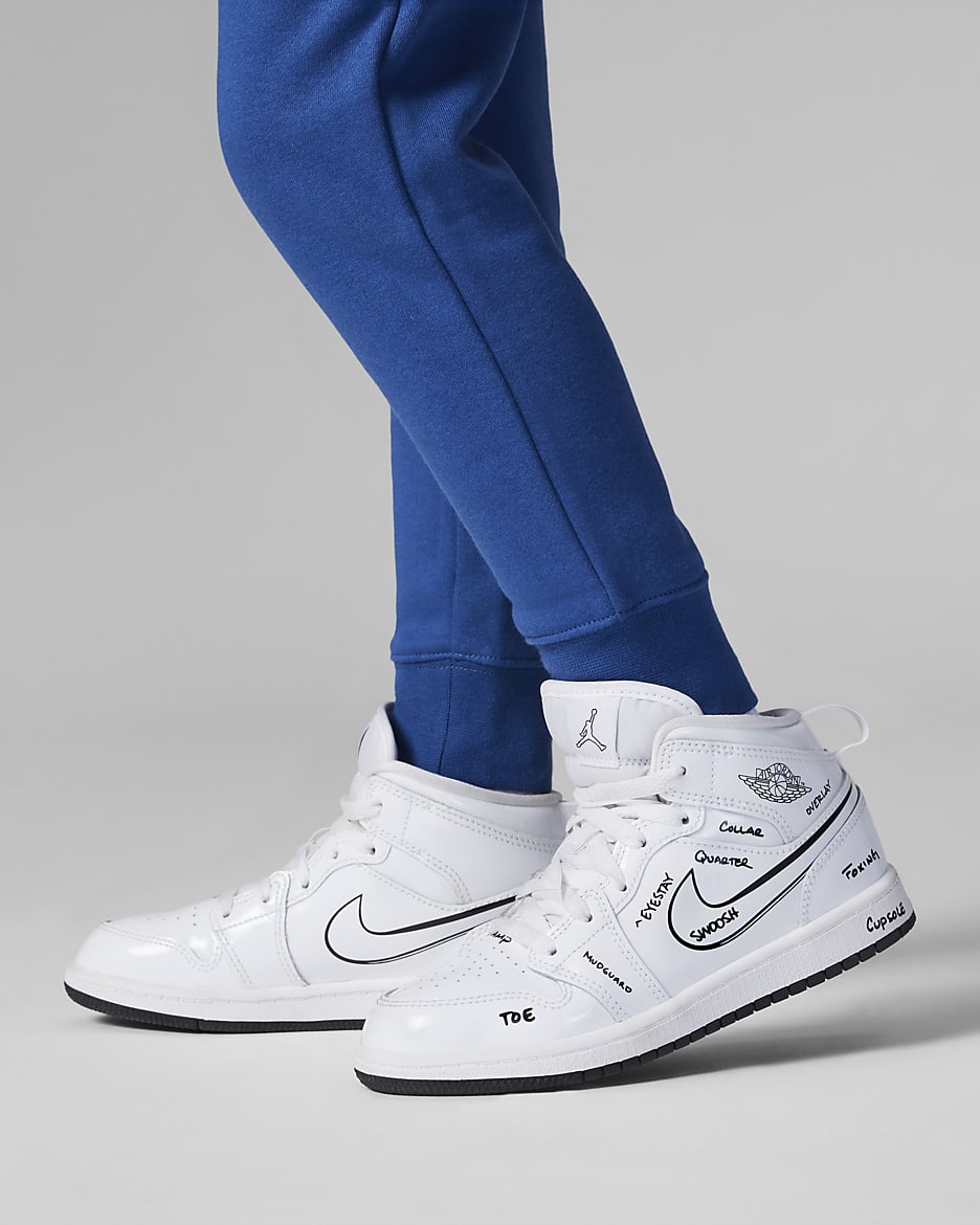 Ensemble avec sweat a capuche et pantalon en tissu Fleece Essentials Jordan pour Jeune enfant. Nike BE